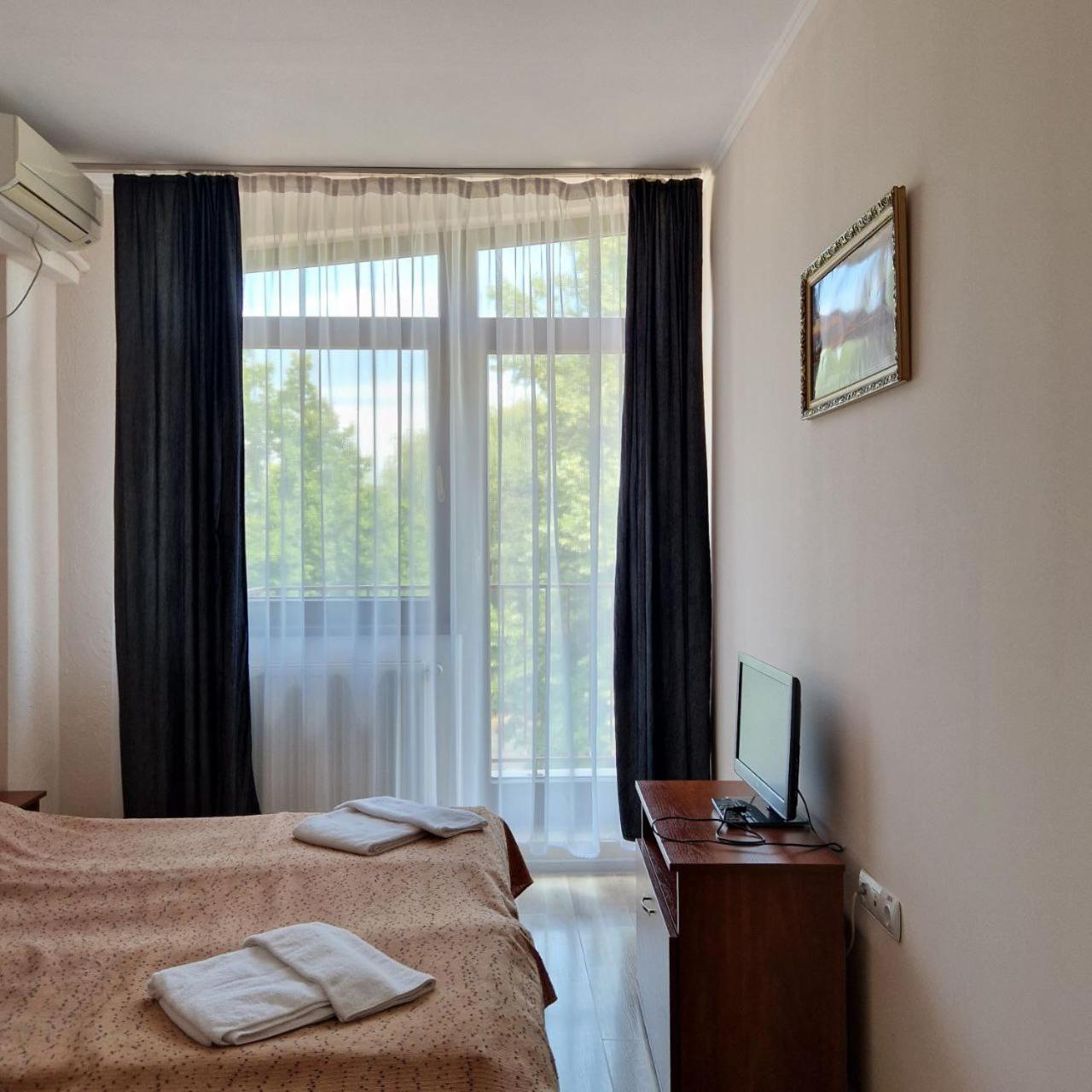 Hotel Helikon Yanoshi Eksteriør billede